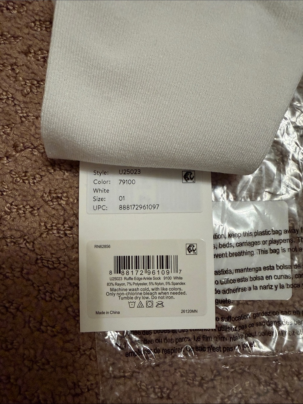 NWT Hue ruffle edge ankle socks - Picture 3 of 3